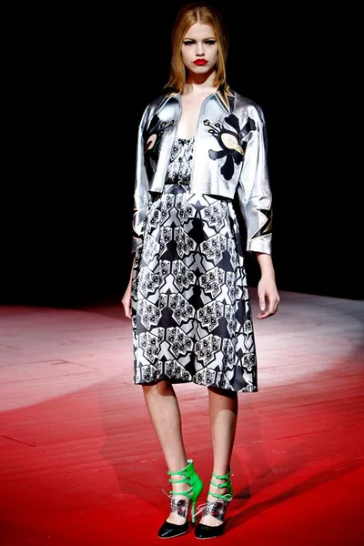 Look 7